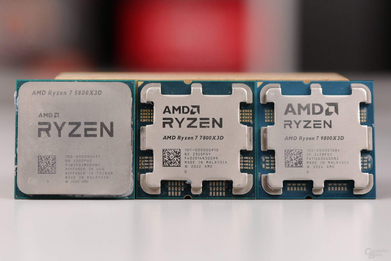 AMD Ryzen 7 9800X3D e seus antecessores