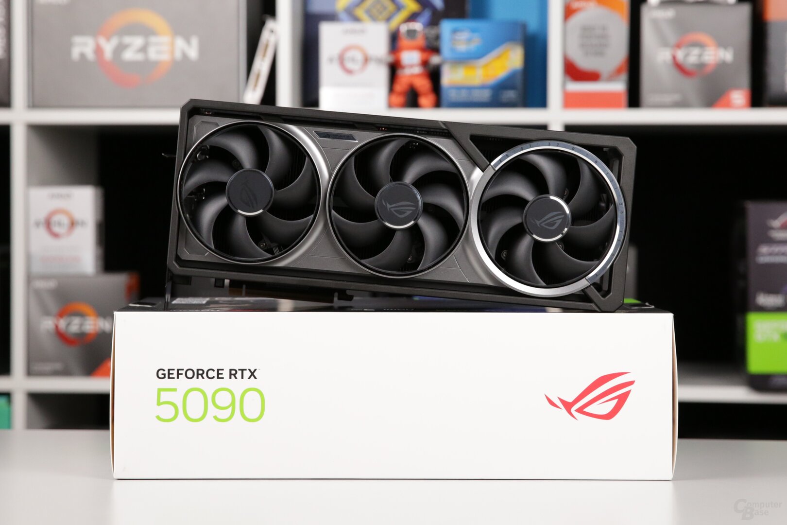 Die ASUS ROG GEFORCE RTX 5090 ASTRAL OC Edition IM Test