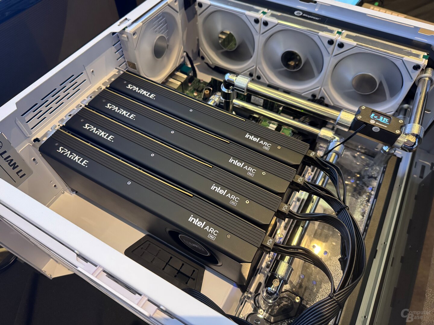 Fire Intel Arc Pro B60 fra Sparkle i forbindelse med