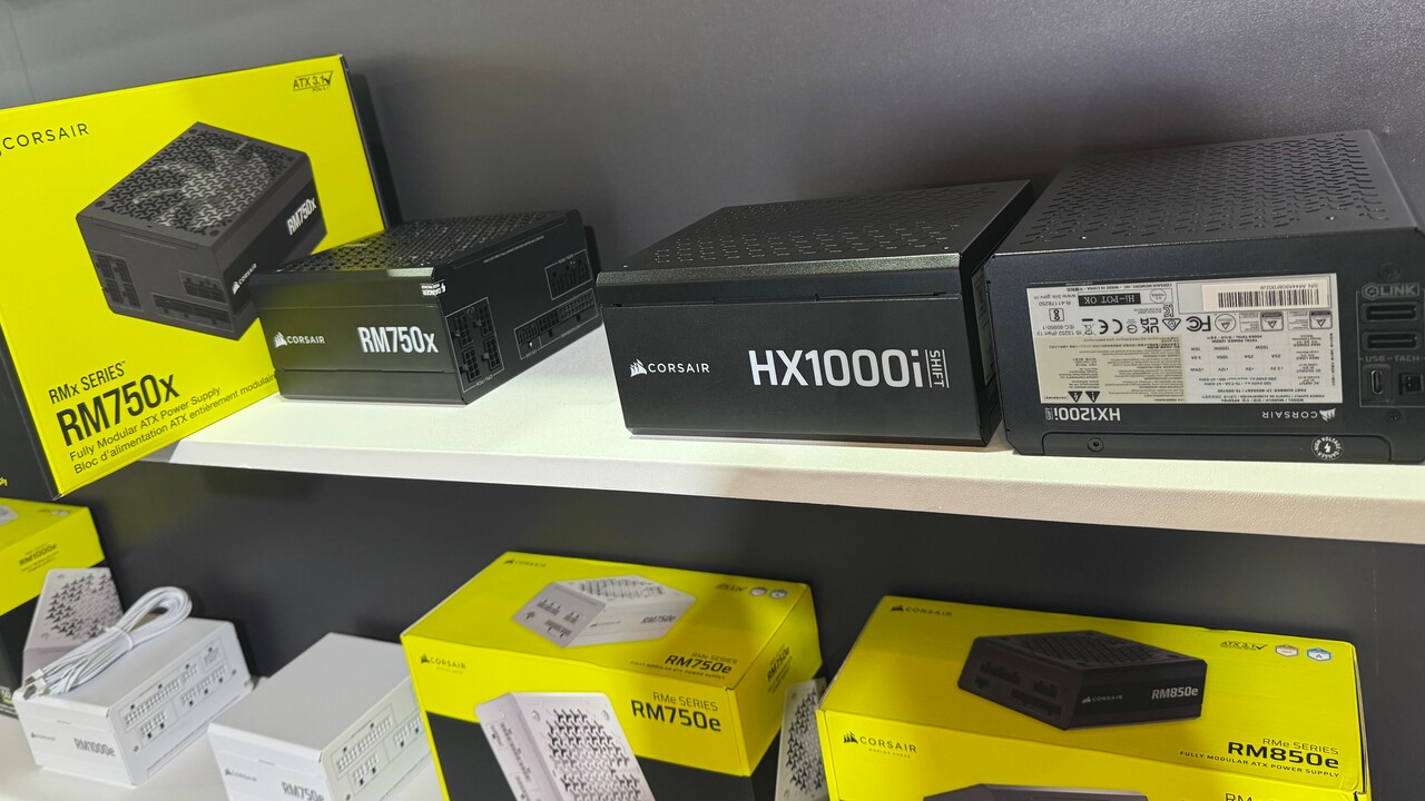 Corsair HXI e RMX Shift: gli alimentatori Hxi spostano il centro ICue Link nell'alimentatore