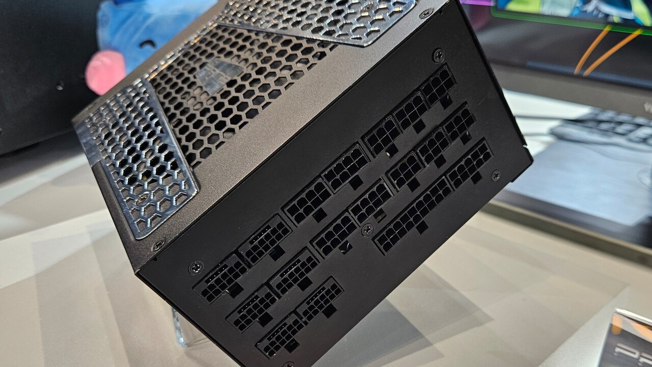Saisonnic PX 3200: un poco más con 3.200 vatios y seis enchufes 12V-2×6
