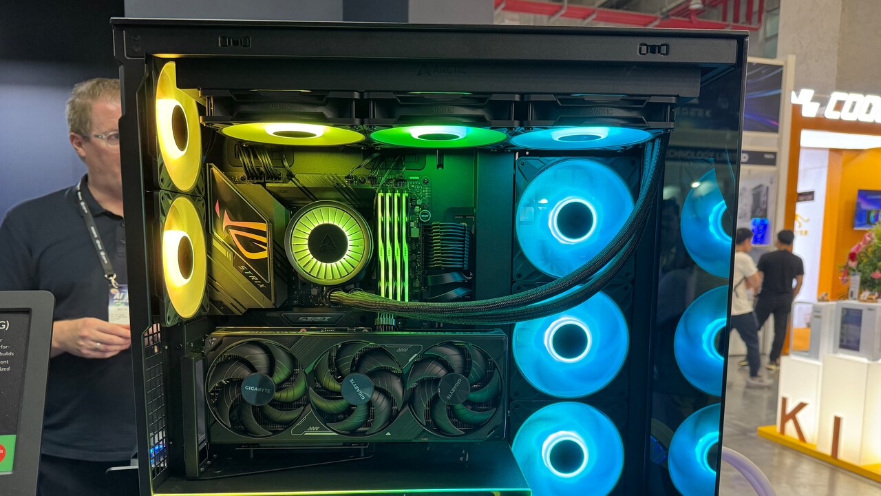 Xtender (VG): The first Arctic case is made of glass and comes in black or white